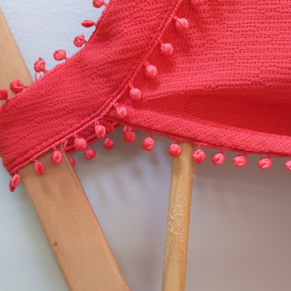 Francesca's Shell Top with lace trim detail- Large - Picture 2 of 5